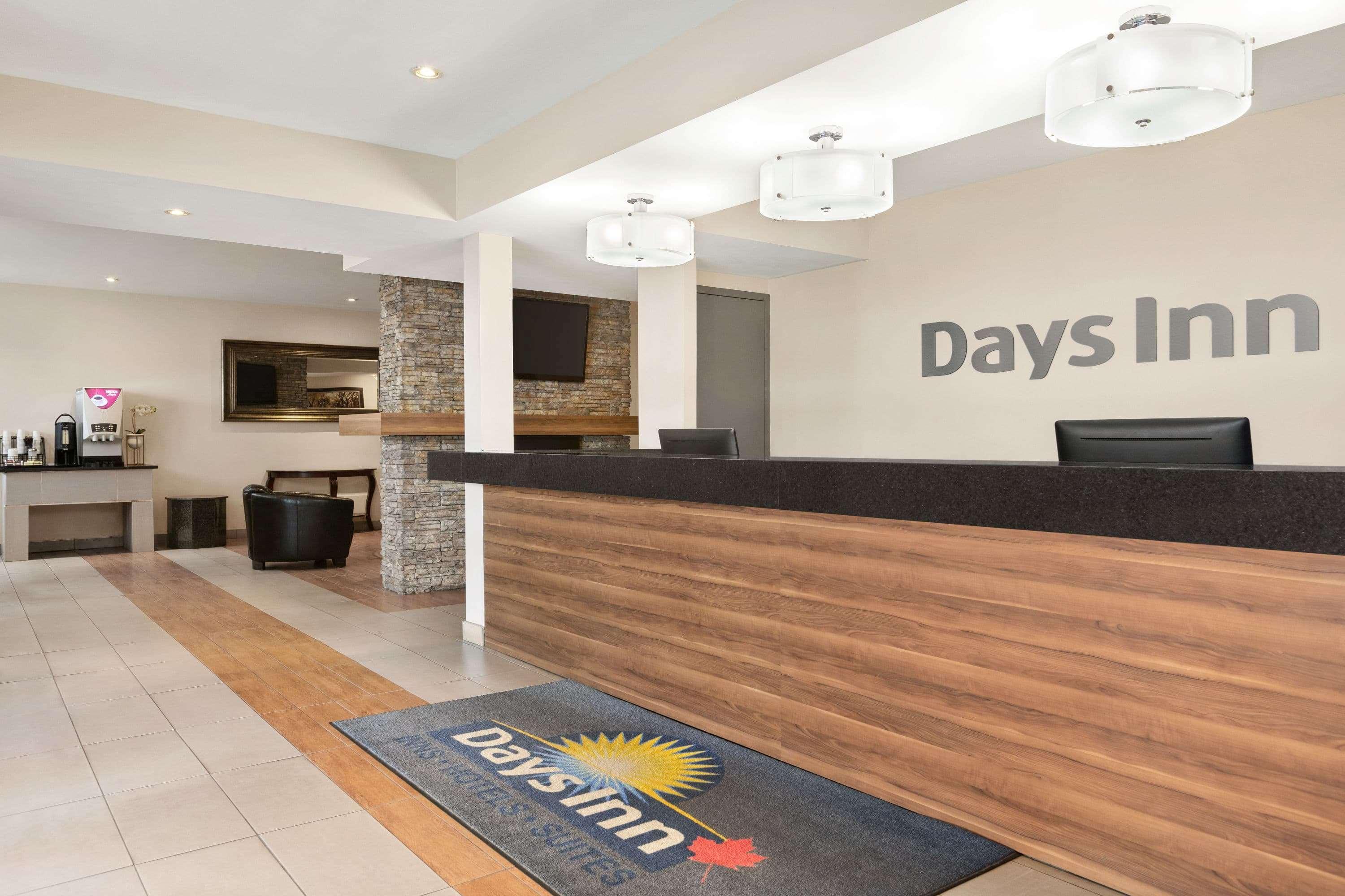Days Inn By Wyndham Montreal East Eksteriør bilde